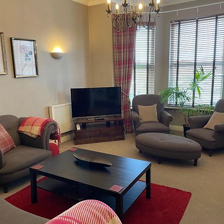 Number 10 Service Apartment - Danes 사우샘프턴 외부 사진